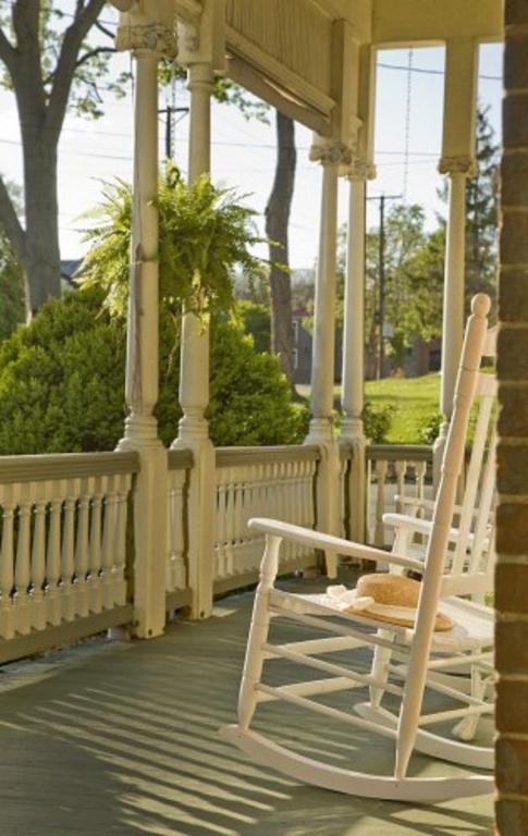 The Carriage House Inn B&B Lynchburg Bagian luar foto