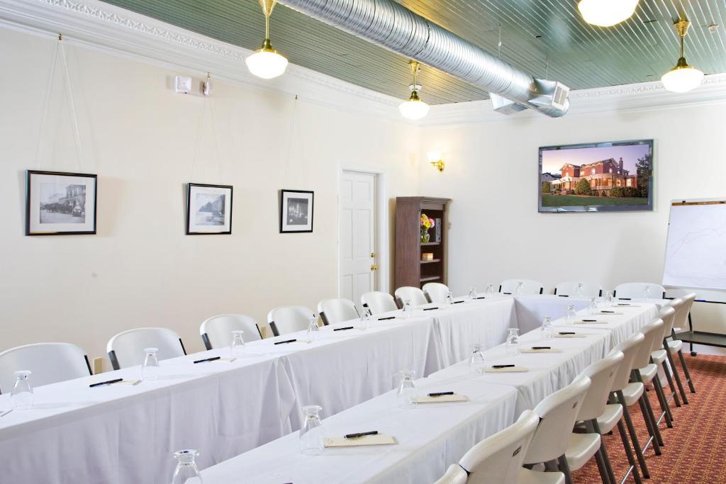 The Carriage House Inn B&B Lynchburg Bagian luar foto