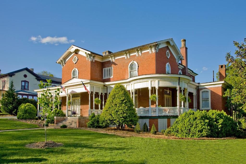 The Carriage House Inn B&B Lynchburg Bagian luar foto