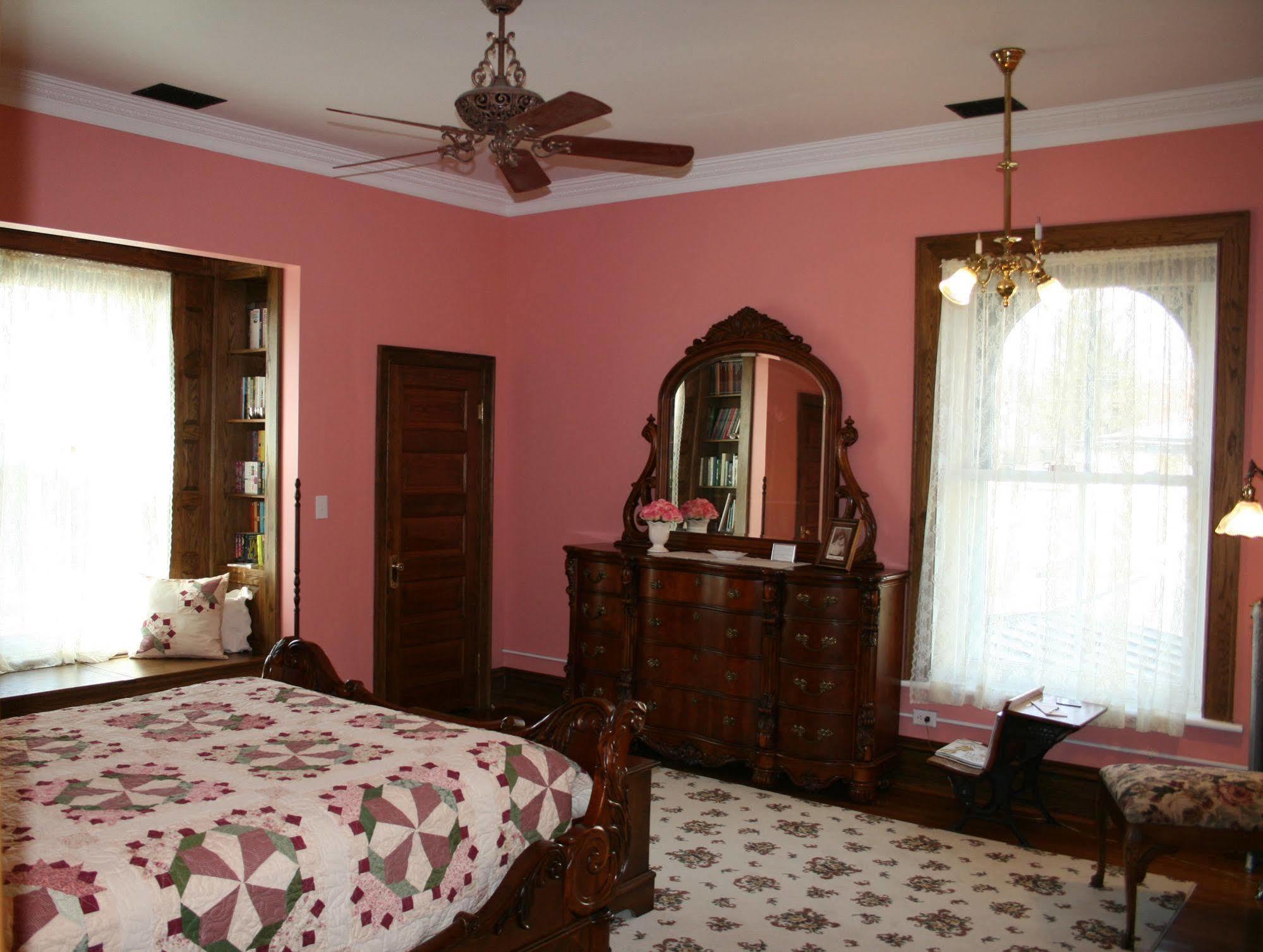 The Carriage House Inn B&B Lynchburg Bagian luar foto